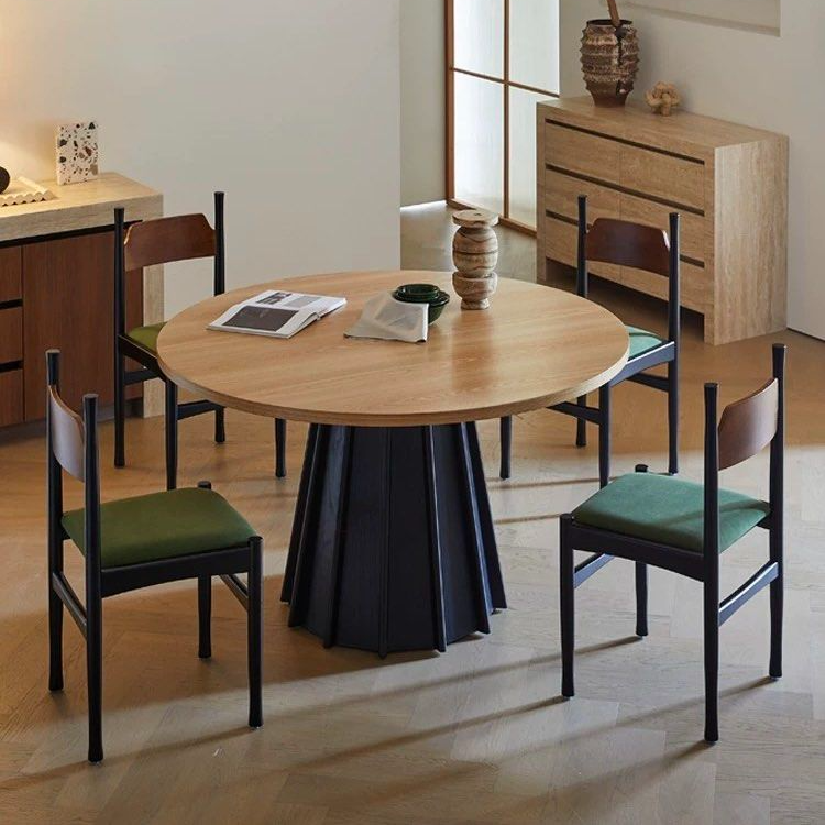 VIENNA Modern Solid Wood Round Dining Table – Radical Homes