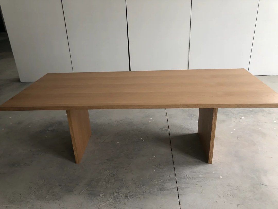 CLAYDEN Dining Table