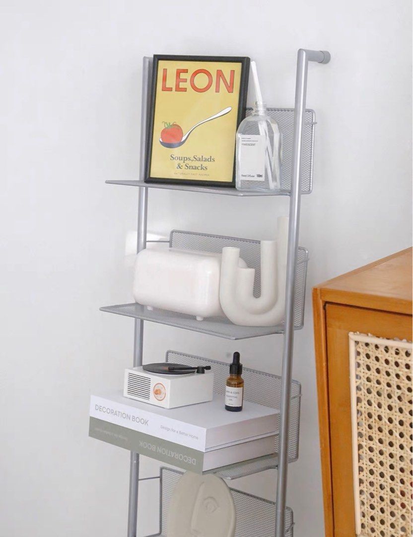 BRIS Modern Display Shelf