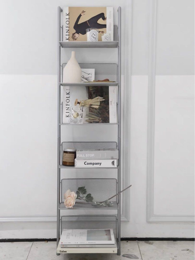 BRIS Modern Display Shelf