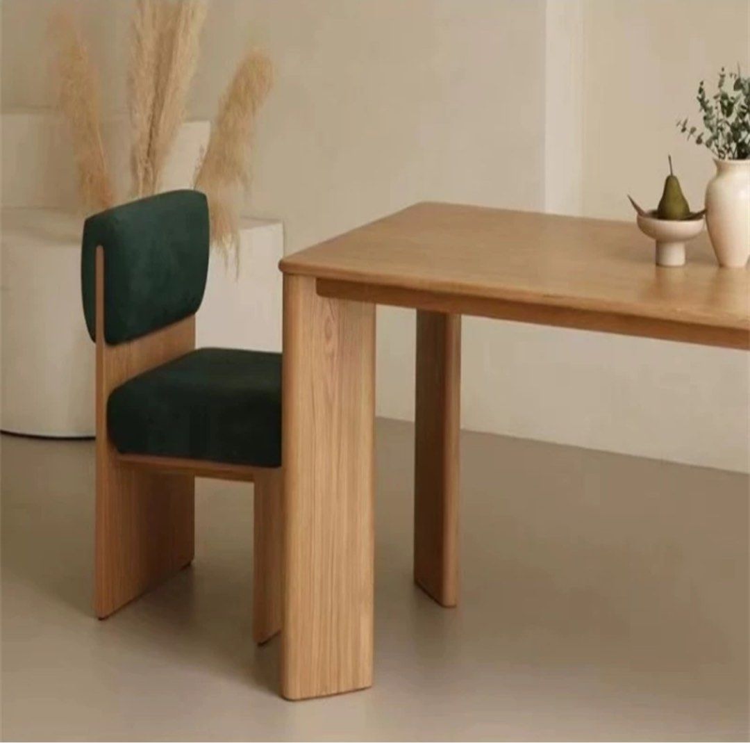CELINE Modern Solid Wood Dining Table