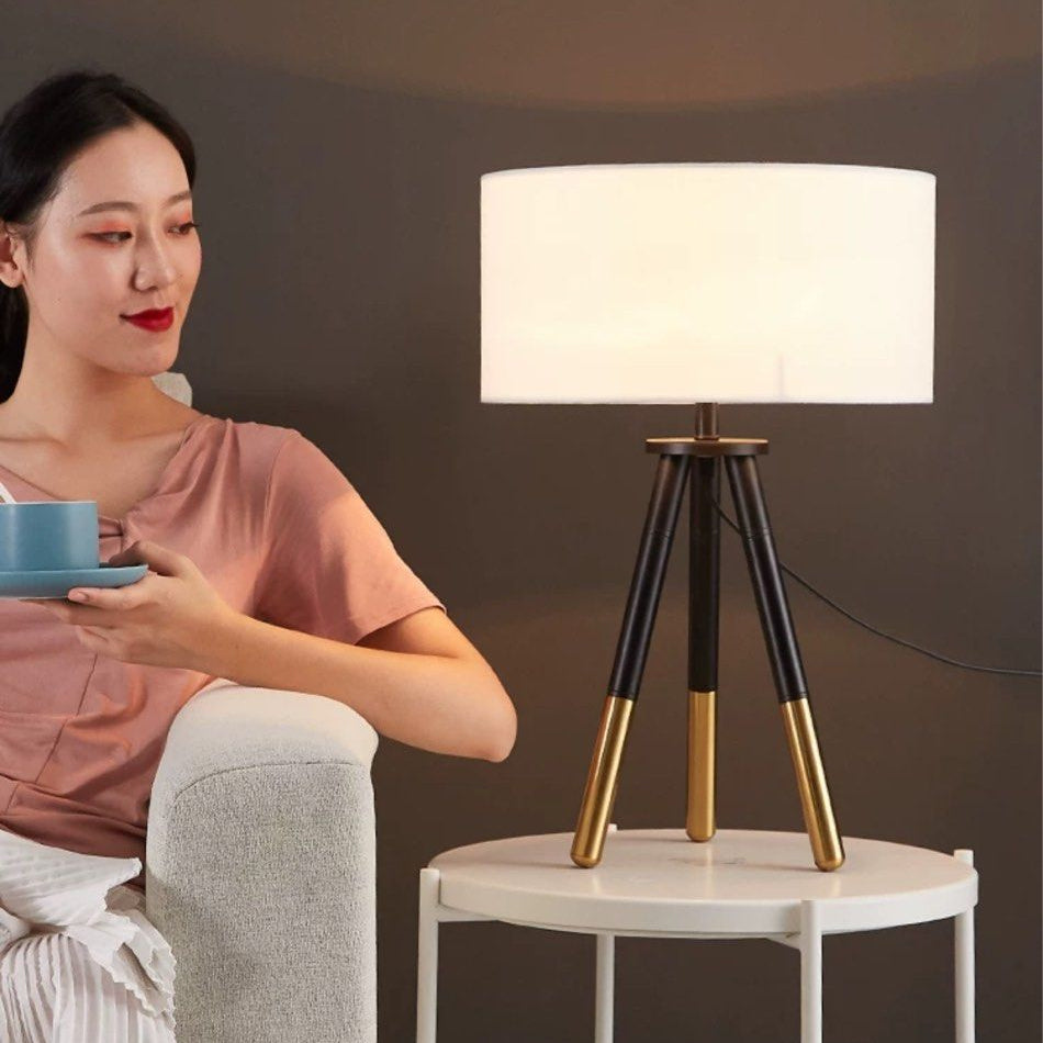 CLOES Modern Table Lamp