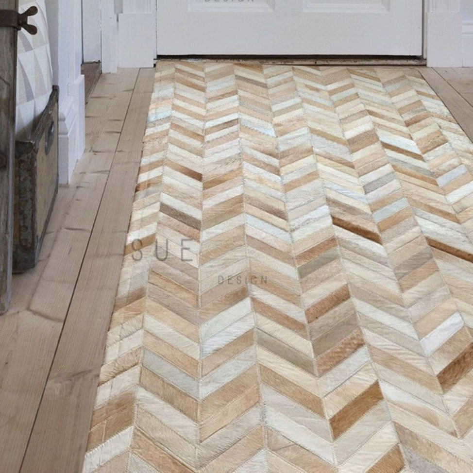 CORNELIUS Modern Cowhide Rug