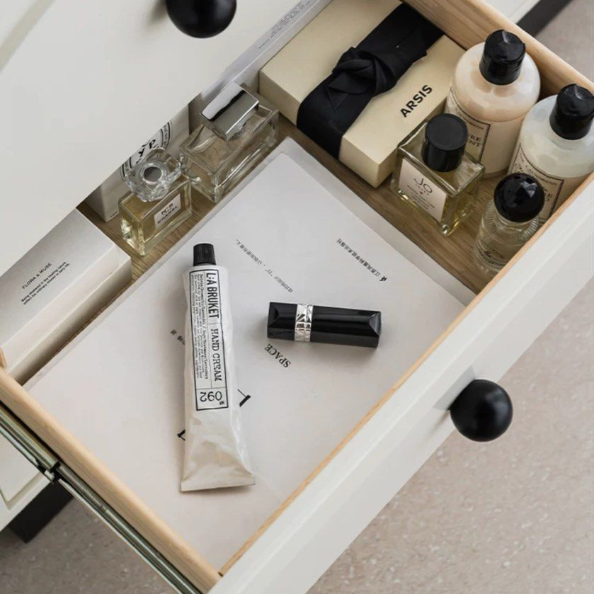 CASTER Modern Chest Of Drawers