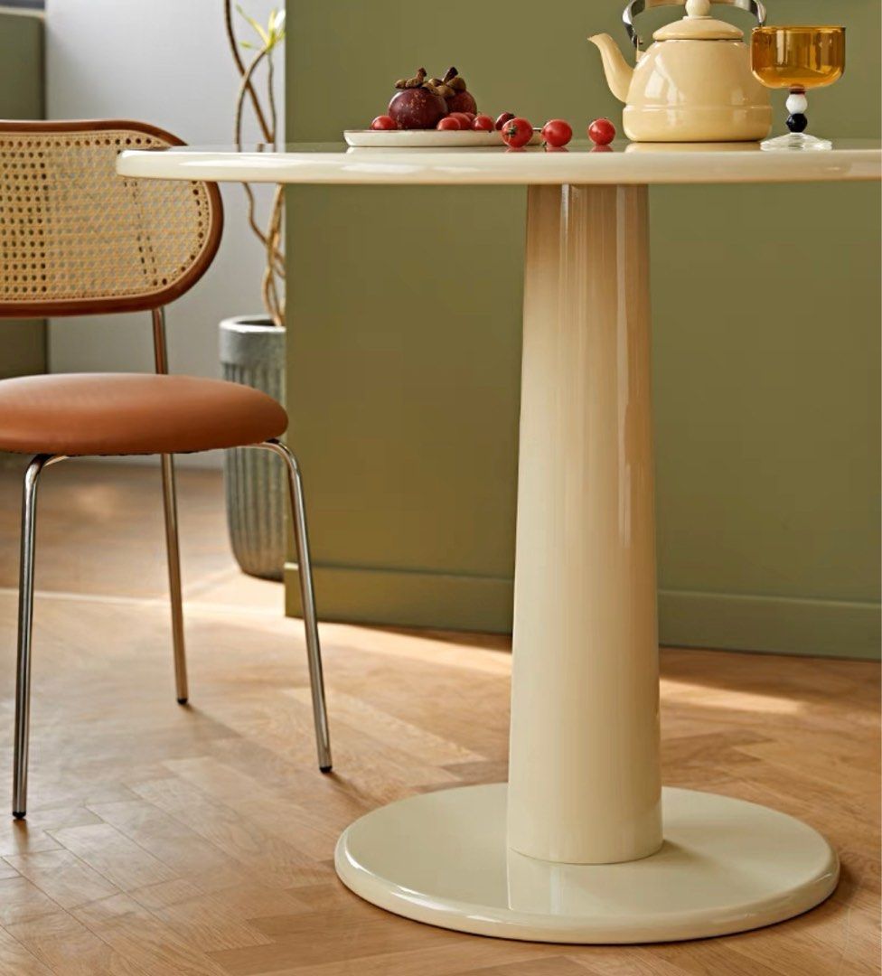 CRISPIN Round Dining Table