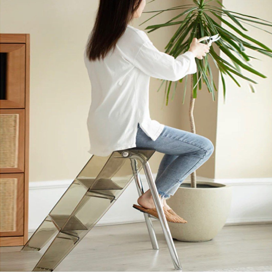 VASILEV Acrylic Ladder Side Table