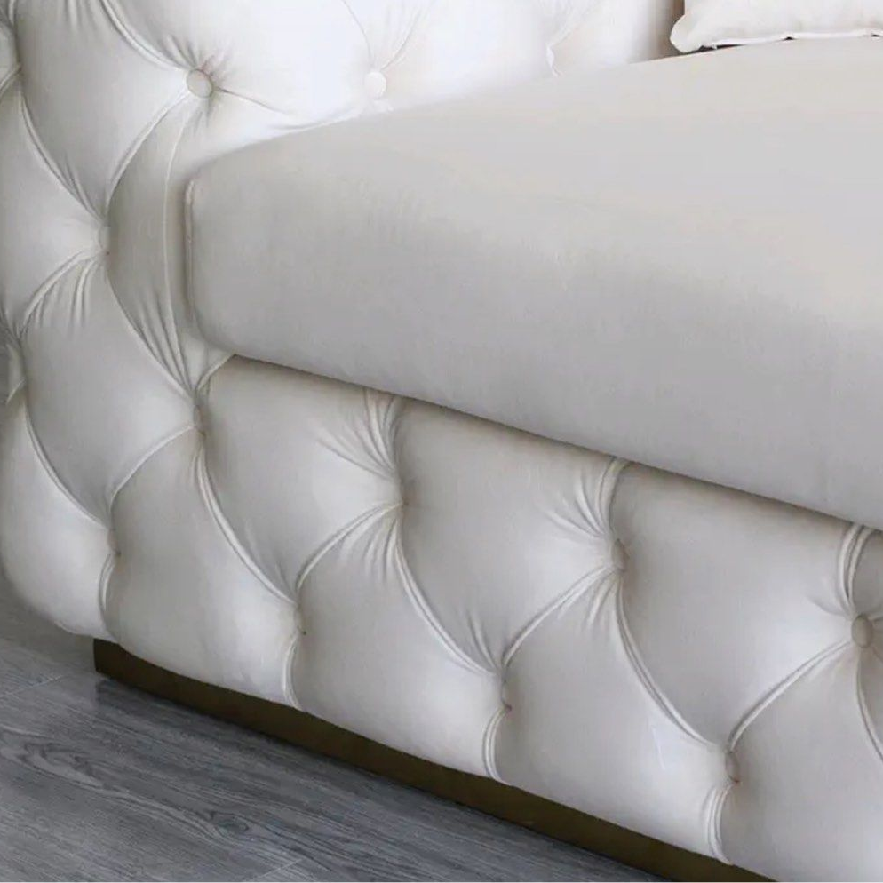 CAVELLA Victorian Chesterfield Velvet Sofa