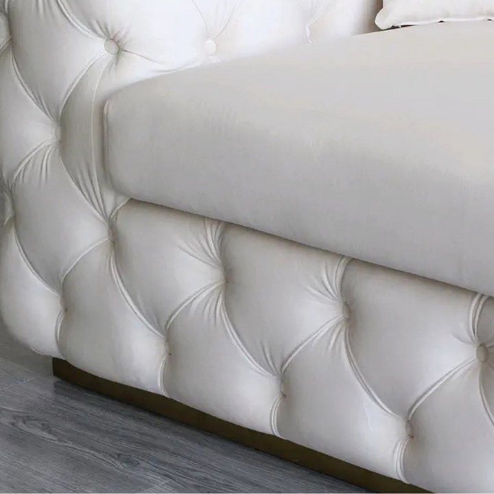 CAVELLA Victorian Chesterfield Velvet Sofa