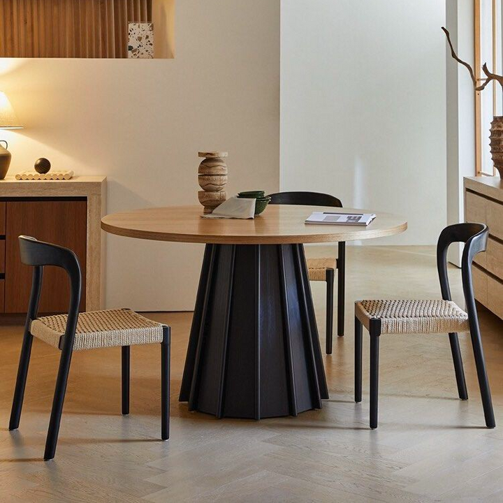 VIENNA Modern Solid Wood Round Dining Table
