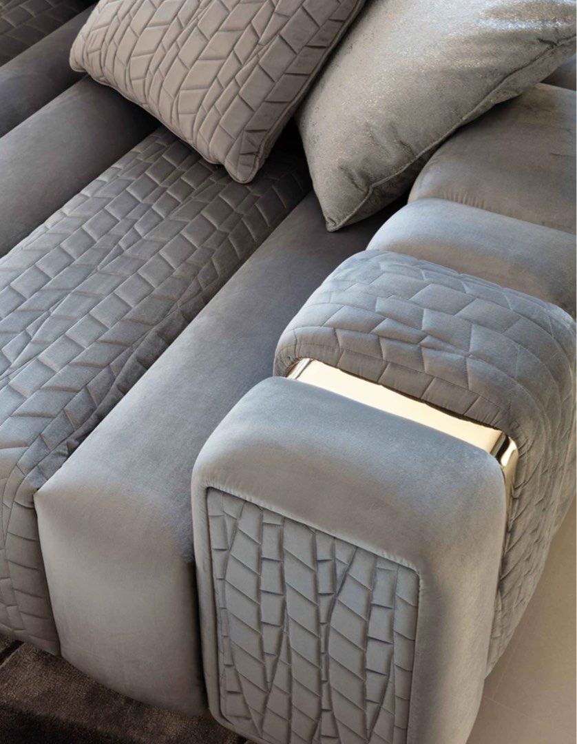 VANDELIS Luxury Leather Sofa