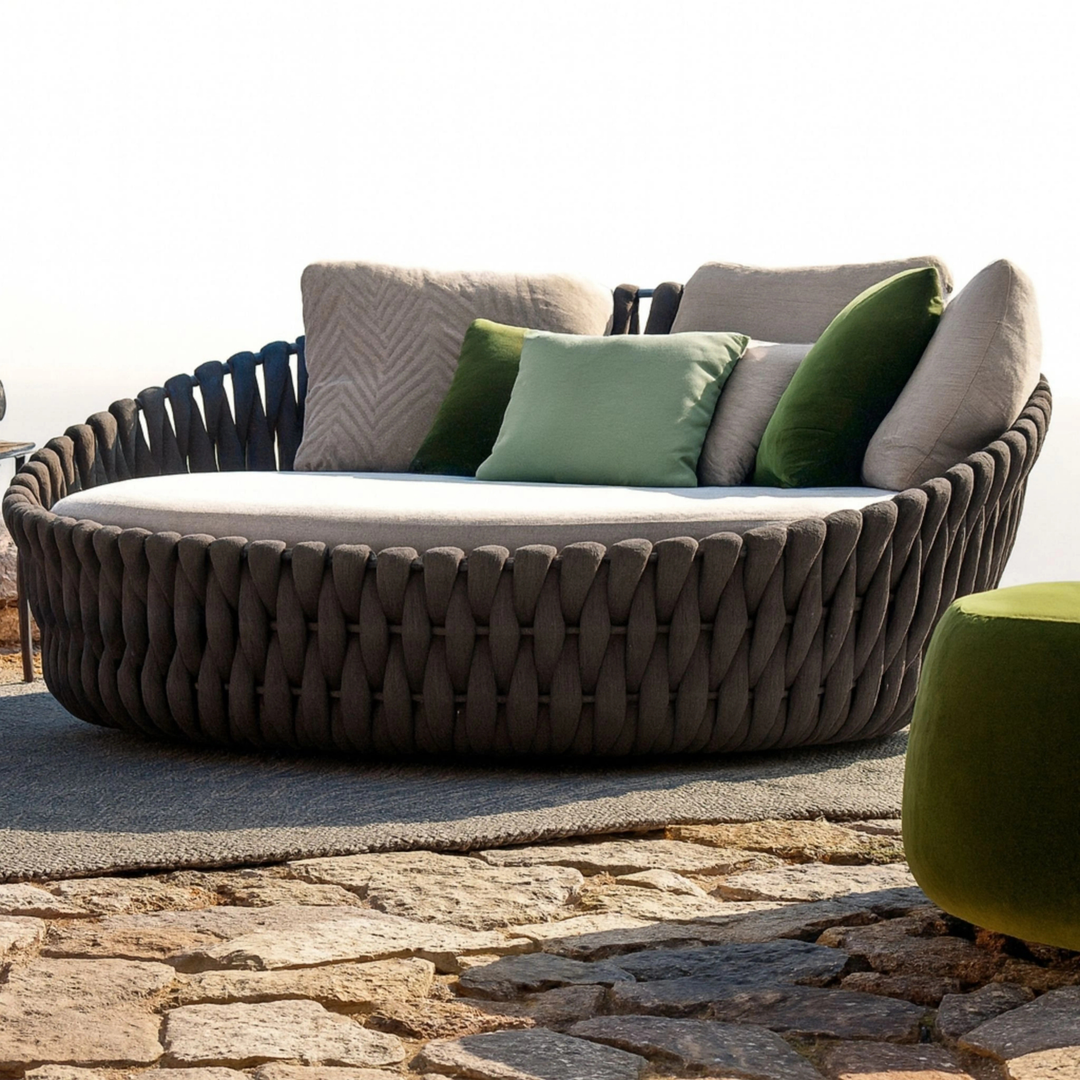 Parlar Ratta RATTA Modern Outdoor Daybed – Radical Homes