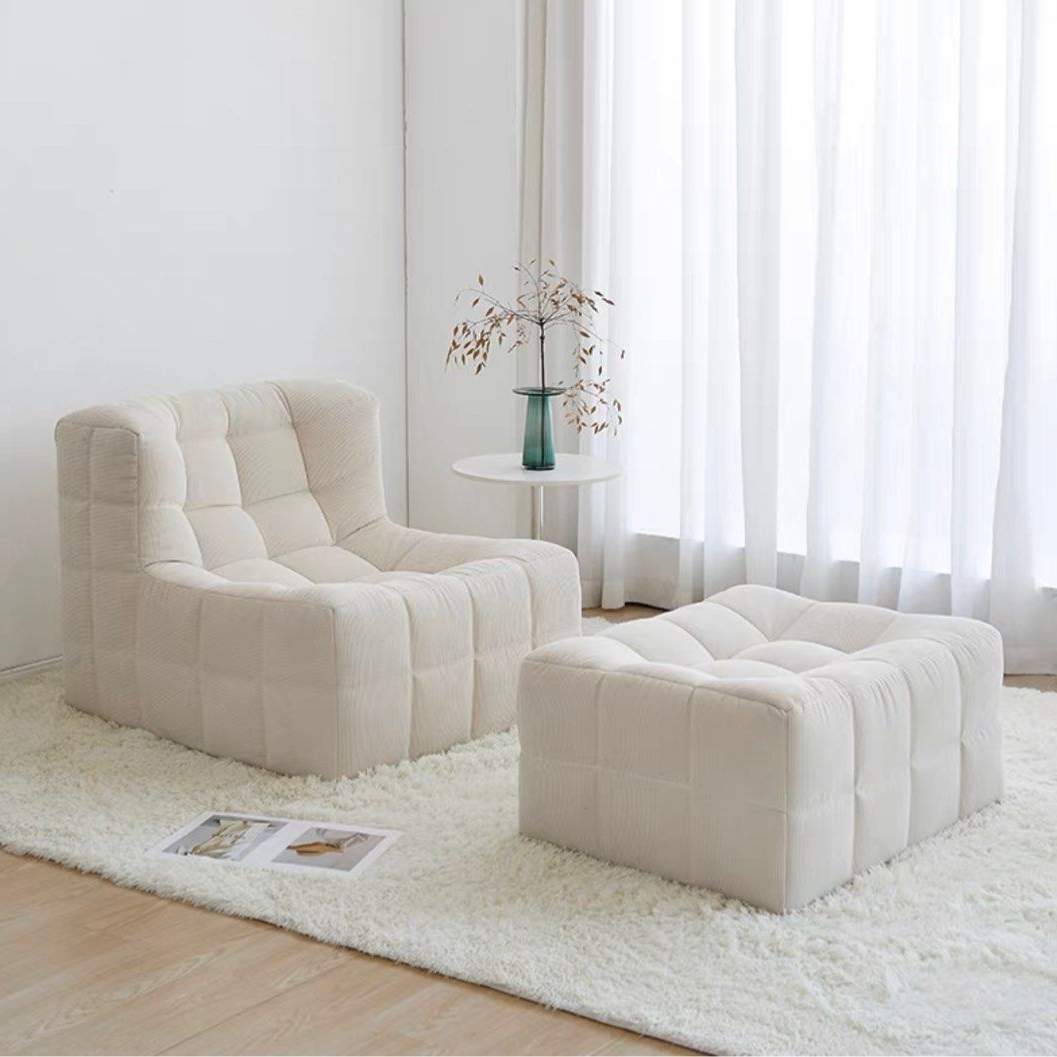 GAEL Minimalistic Lounge Chair