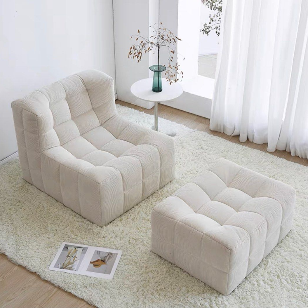 GAEL Minimalistic Lounge Chair