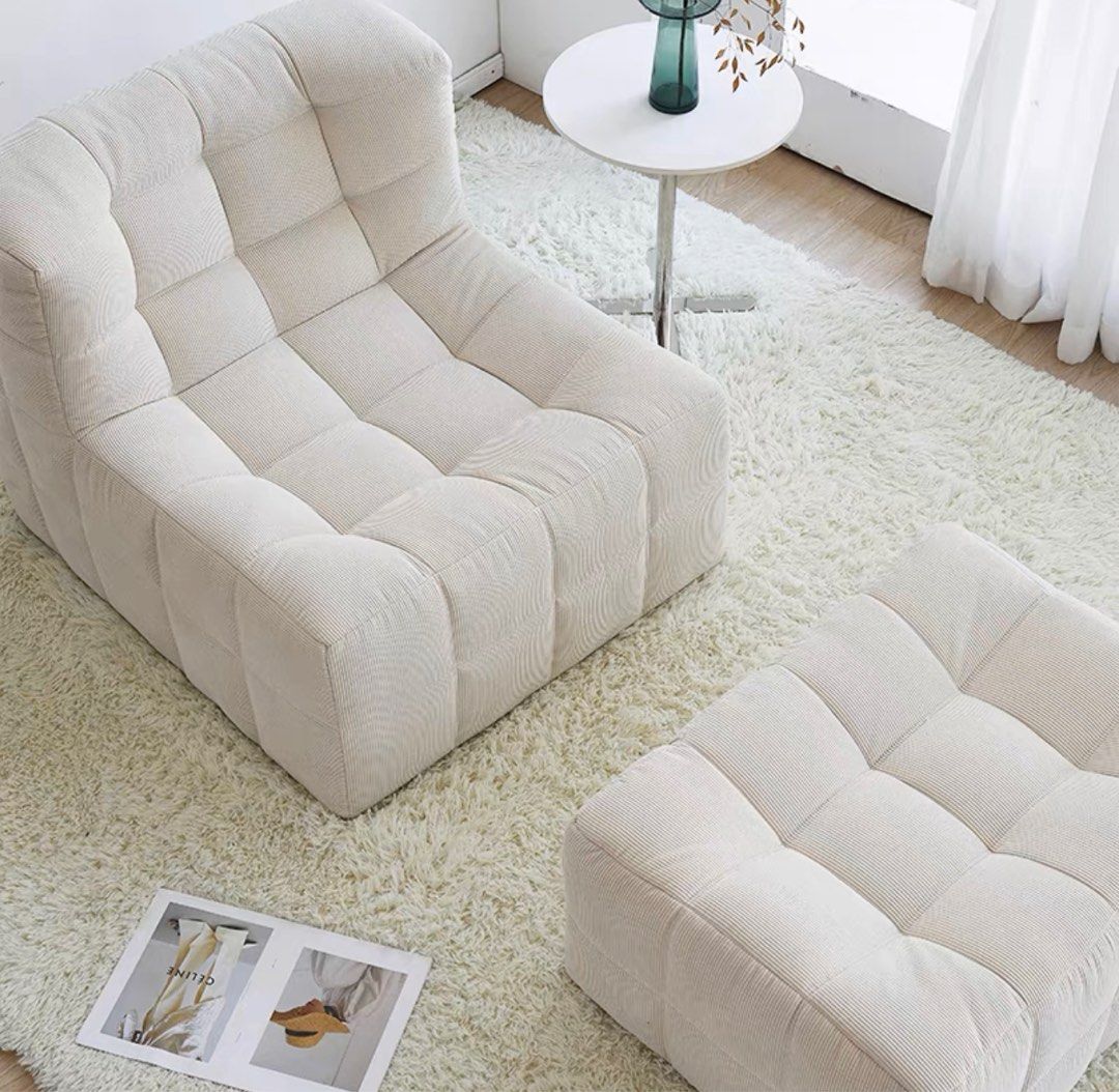 GAEL Minimalistic Lounge Chair