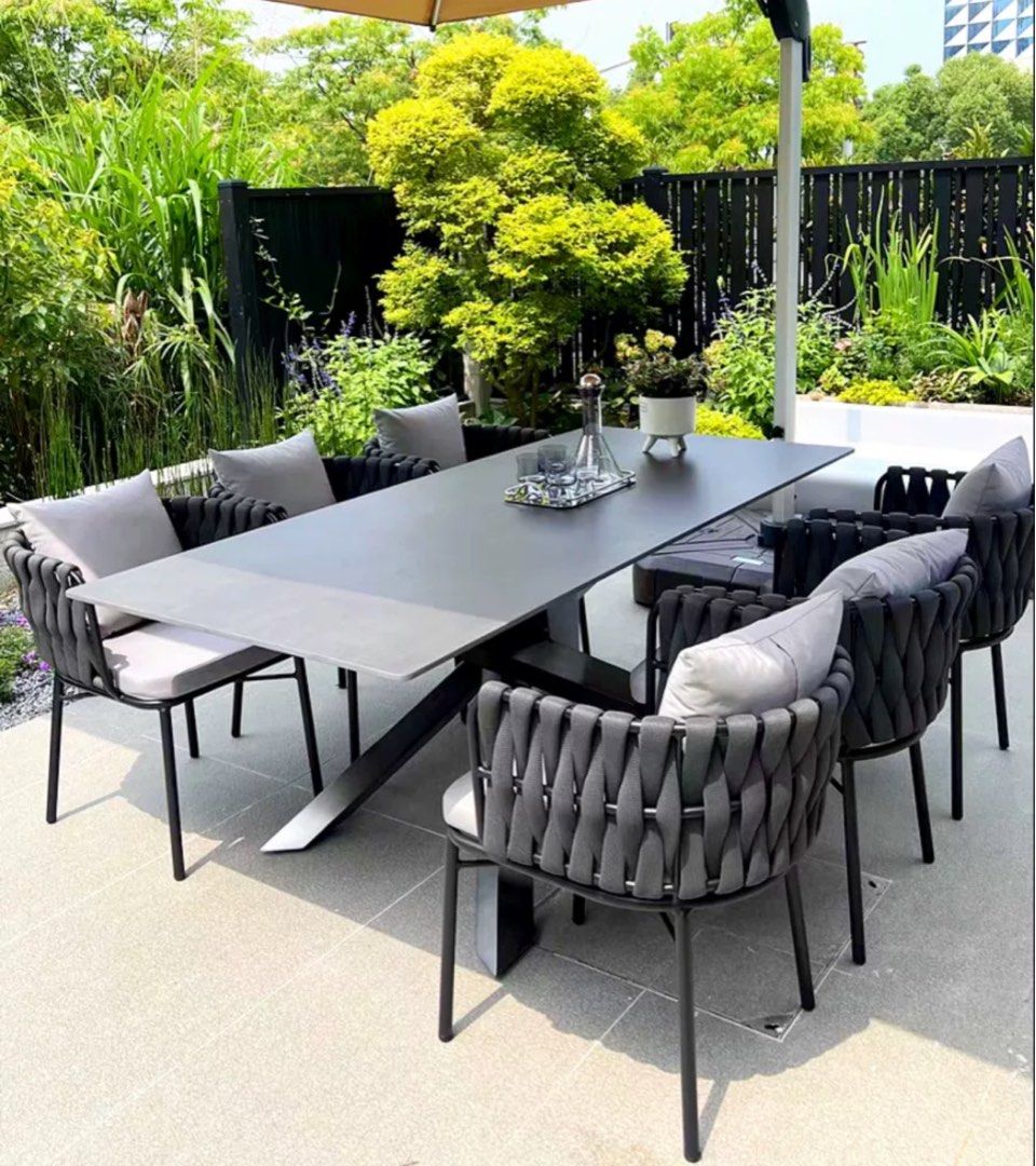 JAMES Modern Outdoor Dining Table