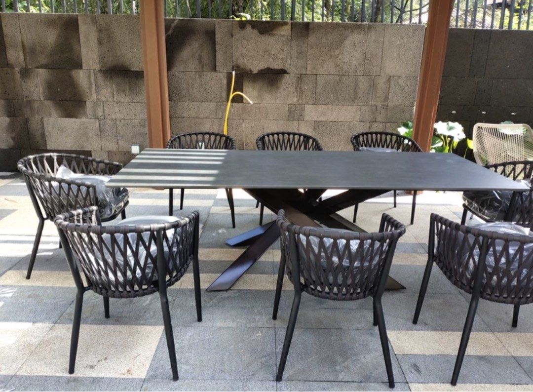 JAMES Modern Outdoor Dining Table