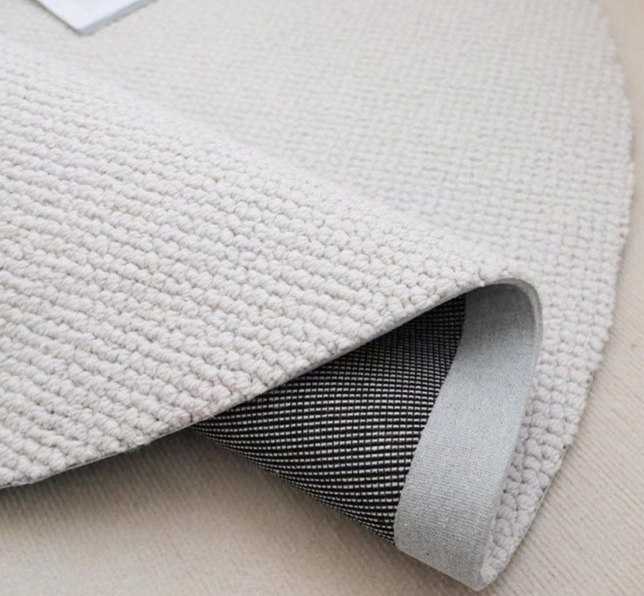ERNIE Minimalist Round Wool Rug