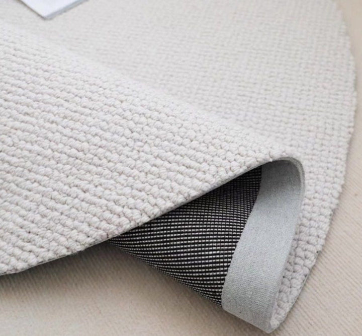 ERNIE Minimalist Round Wool Rug