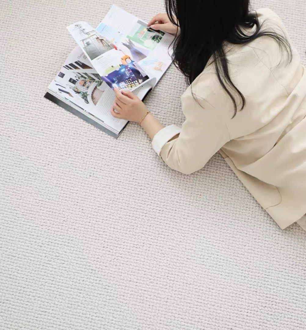 ERNIE Minimalist Round Wool Rug