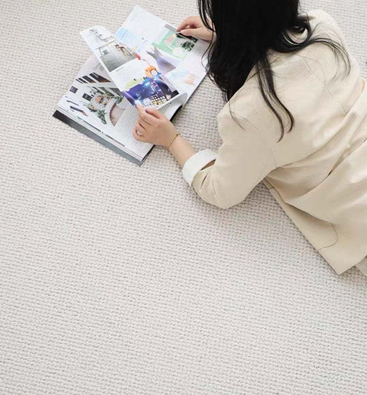 ERNIE Minimalist Round Wool Rug