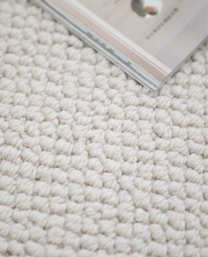 ERNIE Minimalist Round Wool Rug