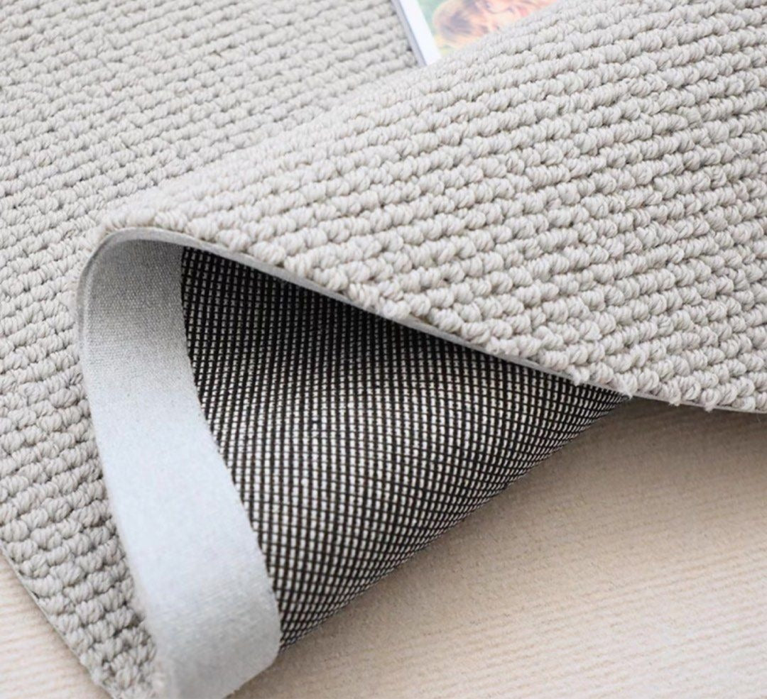 ERNIE Minimalist Round Wool Rug