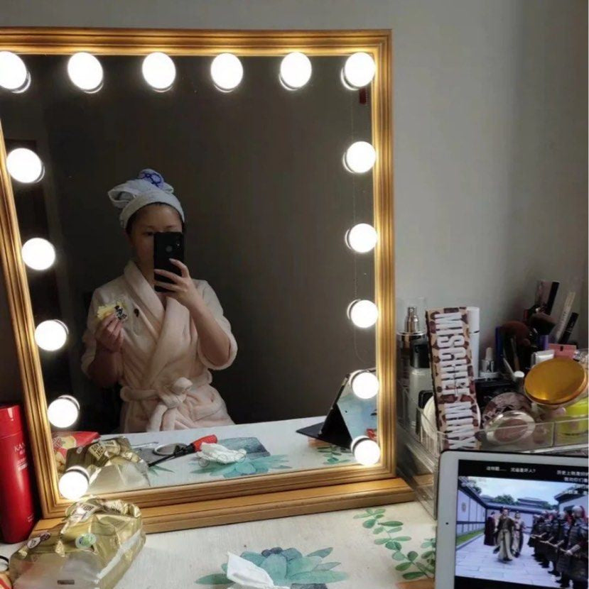 MORIE Solid Wood Spotlight Vanity Mirror