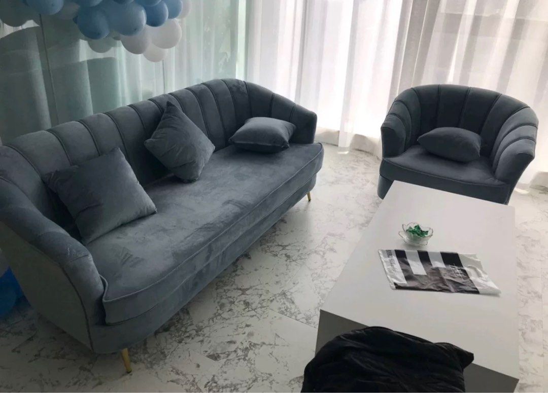 ODAVELLE Victorian Velvet Sofa