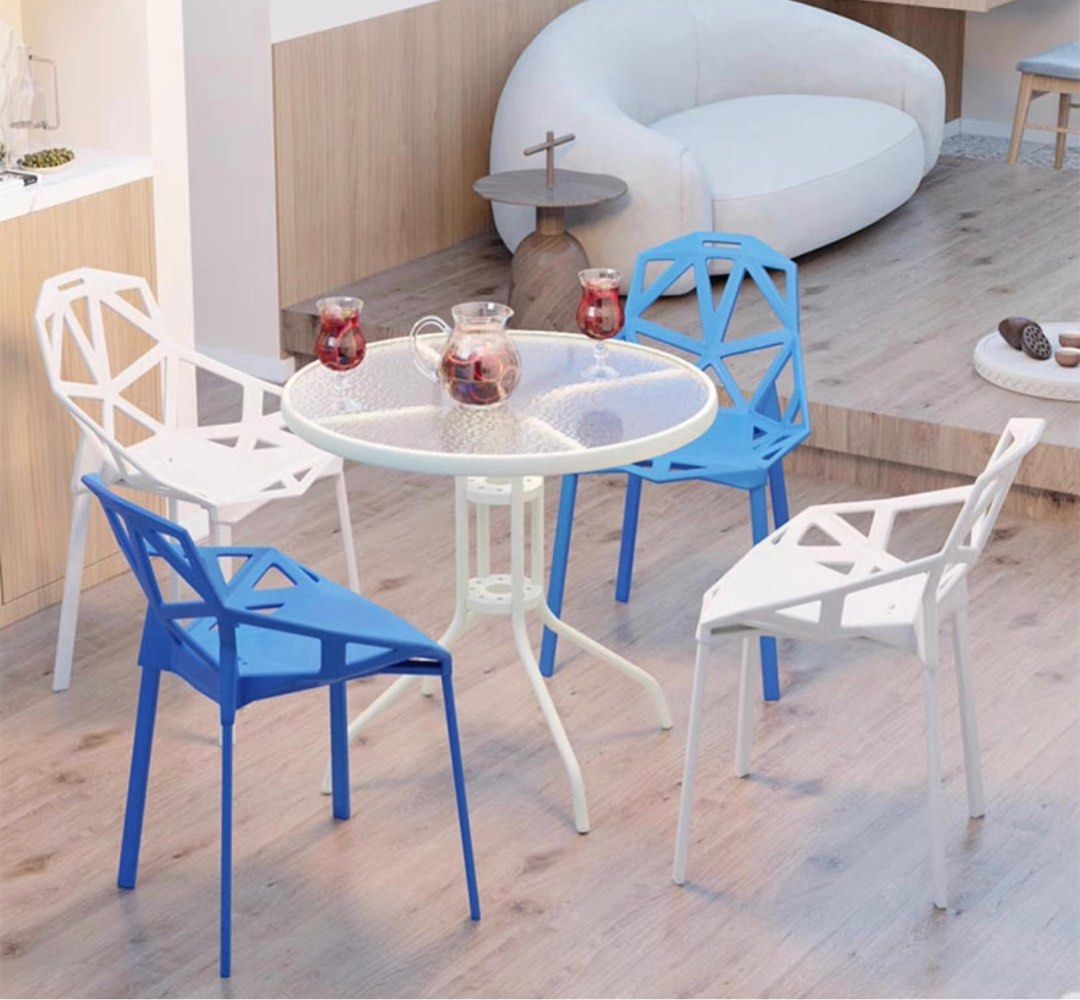 AURE Modern Outdoor Table & Chairs