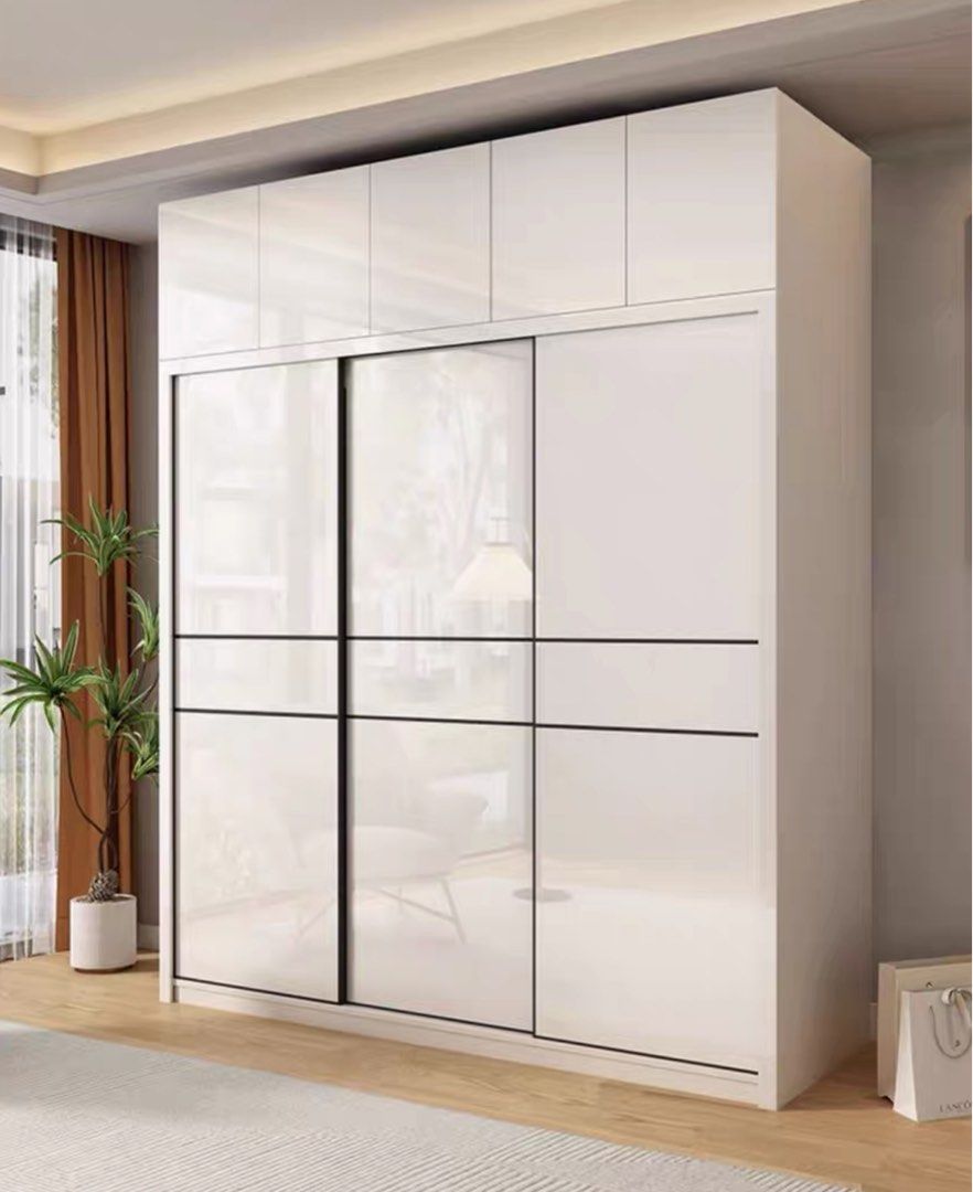 AUGUSTUS Modern Wardrobe