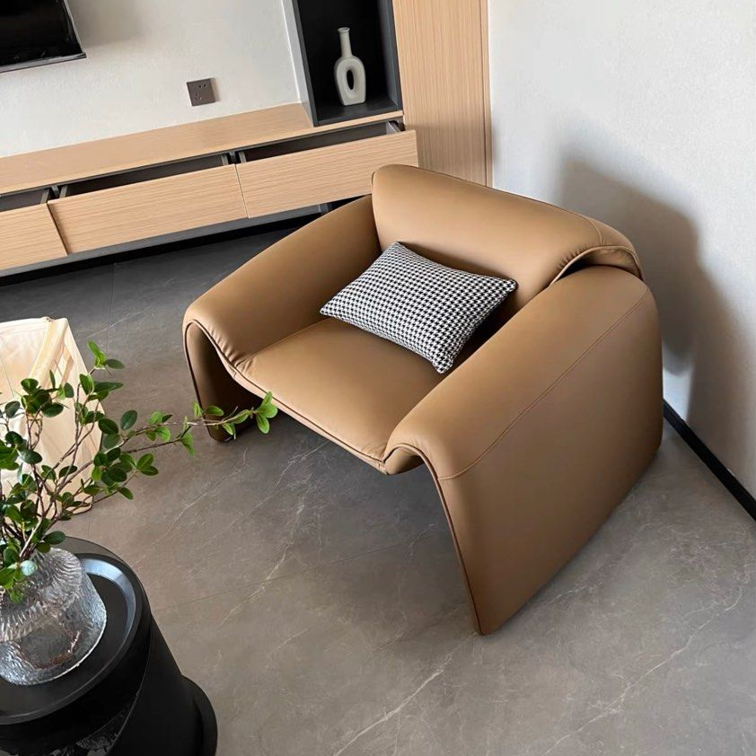 INDIRA Lounge Chair
